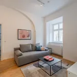 Premium In Altstadtnaehe Apartamento Graz