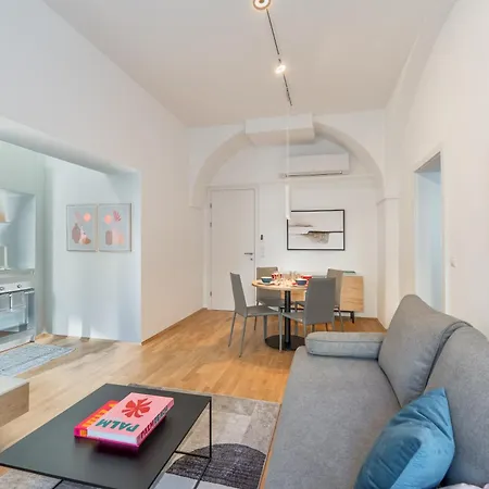 Premium In Altstadtnaehe Apartamento Graz
